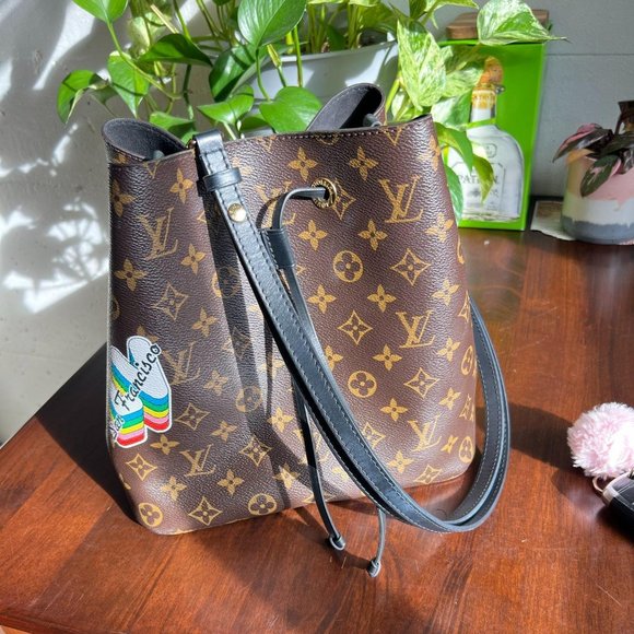 Louis Vuitton Handbags - Louis Vuitton Neonoe World Tour Bucket Bag San Francisco
